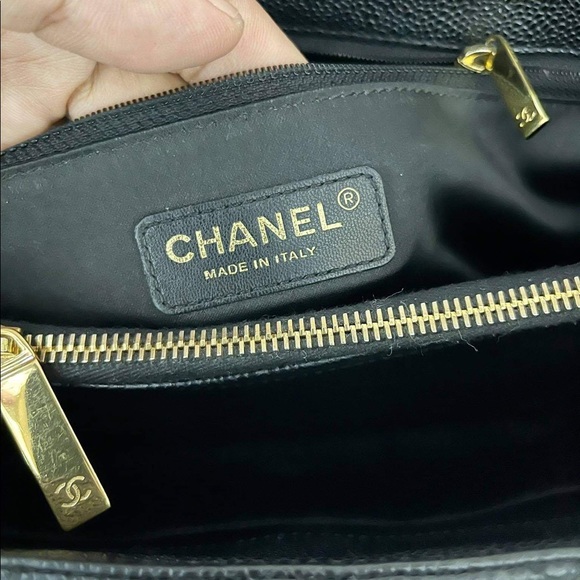 Chanel GST(caviar leather/gold hardware)complete inclusion - Picture 6 of 9